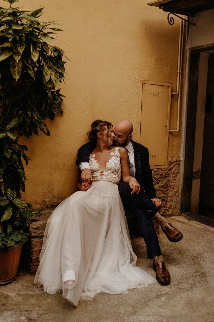 relaxed romance wedding cinque terre italy