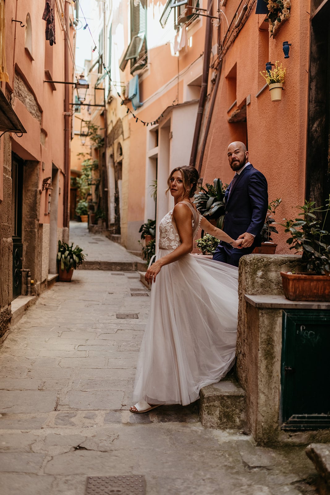 relaxed romance wedding cinque terre italy