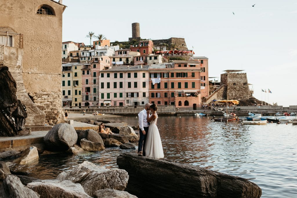 relaxed romance wedding cinque terre italy